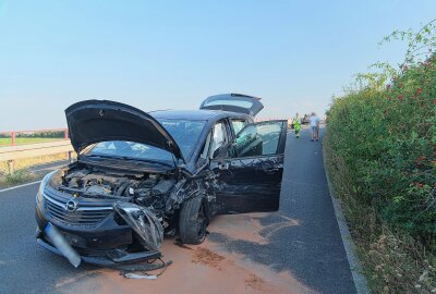 Schwerer Verkehrsunfall auf Landstraße: Mehrere Verletzte - Schwerer Verkehrsunfall auf Landstraße. Foto: Christian Grube