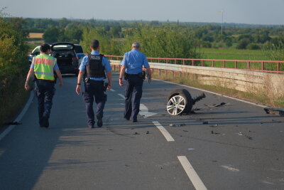 Schwerer Verkehrsunfall auf Landstraße: Mehrere Verletzte - Schwerer Verkehrsunfall auf Landstraße. Foto: Christian Grube