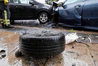 Schwerer Verkehrsunfall in Chemnitz: Eine Person wird verletzt - Schwerer Unfall auf der Frankenberger Straße in Chemnitz. Foto: Harry Härtel