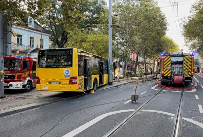 Schwerer Verkehrsunfall in der Dresdner Neustadt mit 30 Verletzten - Am Montagmorgen kam es in der Dresdner Neustadt zu einem schweren Verkehrsunfall. Foto: Roland Halkasch