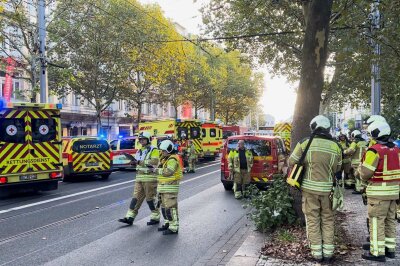 25 Verletzte gibt es durch den Unfall. Foto: xcitepress