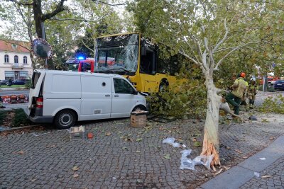 Durch den Unfall gibt es mehrere Verletzte. Foto: Roland Halkasch