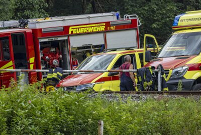 Schwerer Zugunfall im Erzgebirge: Bahn kollidiert mit Person - Ein Zugunfall mit der Erzgebirgsbahn ereignete sich am Freitag gegen 13.30 Uhr auf der Strecke Chemnitz - Cranzahl. Foto: Bernd März