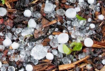 Schweres Unwetter zieht über Sachsen - Neben Regen kommt es zu Hagelschlägen in der Region. Foto: Bernd März