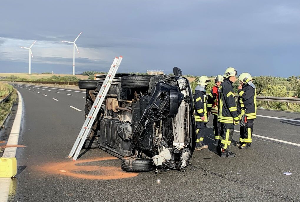 Schwerverletzte Nach Unfall Mit Gummibärchen-LKW Auf A4: Autobahn Bis ...