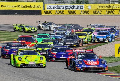 Sechste Station für die DTM in der Saison 2024 auf dem Sachsenring - DTM auf dem Sachsenring Rennen Samsatg 09.09.2023, Die erste Runde Foto:Andreas Kretschel