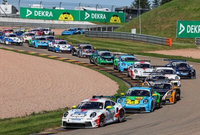 Sechste Station für die DTM in der Saison 2024 auf dem Sachsenring - DTM auf dem Sachsenring  Rennen Samstag 09.09.2023, Porsche Carrerra Cup Deutschland wurde fast zu einen Off Road Rennen. Foto: Andreas Kretschel