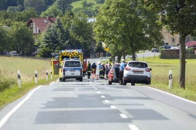 Am Sonntagnachmittag musste ein Segelflugzeug im Rapsfeld bei Waldkirchen notlanden. Foto: Bernd März