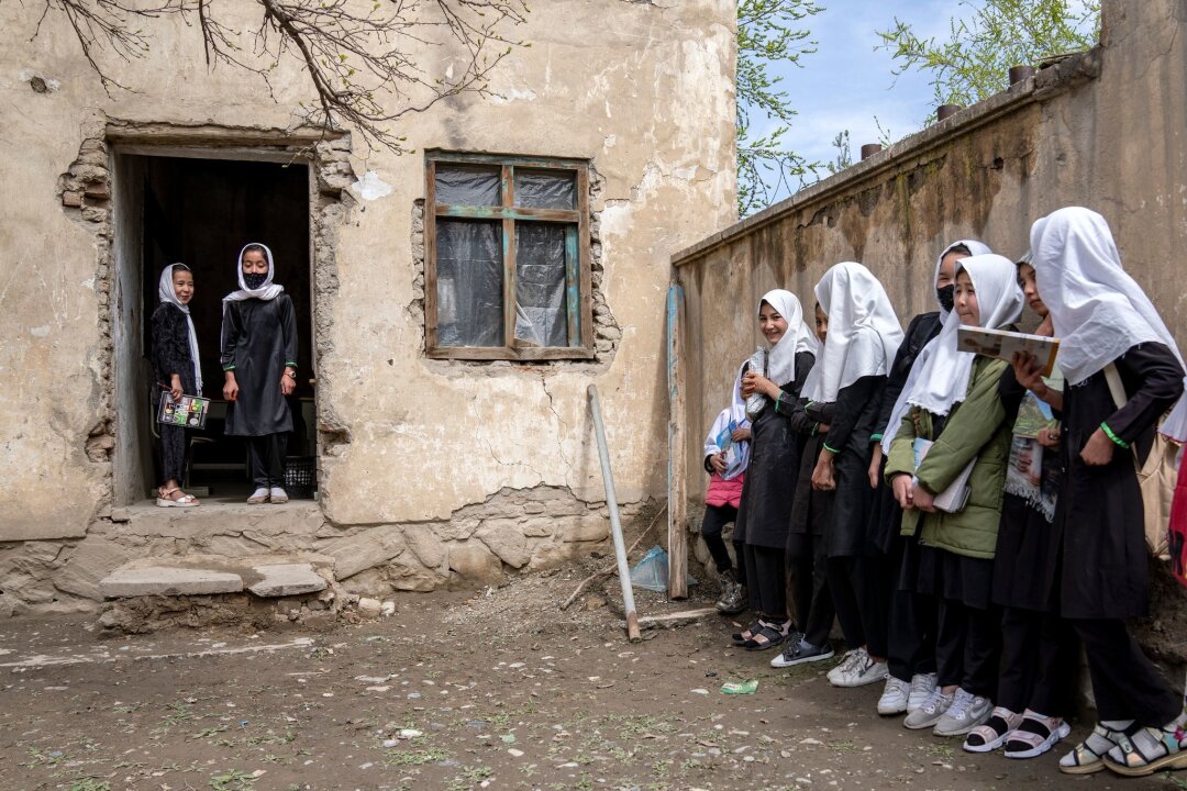 Seit 1000 Tagen keine höhere Bildung für afghanische Mädchen - Unicef-Exekutivdirektorin Catherine Russel fordert die Taliban dazu auf, Mädchen und Frauen den Weg zu höher Bildung freizumachen: "Kein Land kann sich weiterentwickeln, wenn die Hälfte seiner Bevölkerung zurückbleibt."