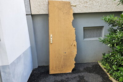 SEK findet Leiche in Chemnitzer Wohnung: Ist der Tote Hardy G.? - Polizei findet leblose Person in Wohnung: Keine Hinweise auf Straftat. Foto: Harry Härtel