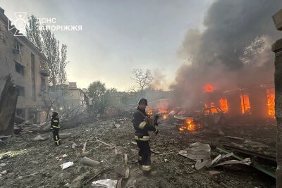 Selenskyj: Russland wirft mehr als 1.100 Gleitbomben ab - Der ukrainische Präsident Wolodymyr Selenskyj beklagt immer wieder Angriffe durch russische Gleitbomben. (Archivbild)