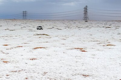 Seltener Schnee in Saudi-Arabien - Wüste weiß bedeckt - Schneefälle sind in Saudi-Arabien äußerst selten.