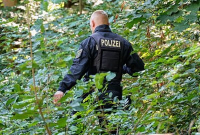 Senior in Chemnitz vermisst: Polizei sucht im Zeisigwald - Auch die Polizeischüler sind bei der Suchaktion beteiligt. Foto: Harry Härtel