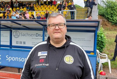 Sensation: VFC Plauen steigt doch noch in die Regionalliga auf - Auch der sportliche Leiter Thomas Popp freut sich auf Regionalliga-Fußball in der Spitzenstadt. Foto: Karsten Repert