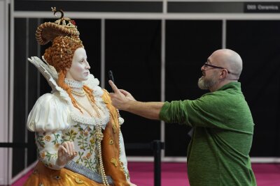 Shake It Off: Taylor-Swift-Kuchen verliert Hände - Die Backmesse präsentiert verschiedenste Kunstwerke - darunter einen Kuchen, der Königin Elizabeth I. zeigt.