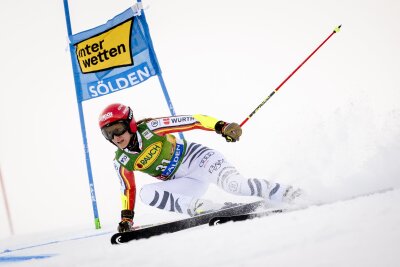 Shiffrin verpasst Auftaktsieg - Tränen bei Gut-Behrami - Lena Dürr war beim Riesenslalom auf dem Rettenbachferner beste Deutsche.