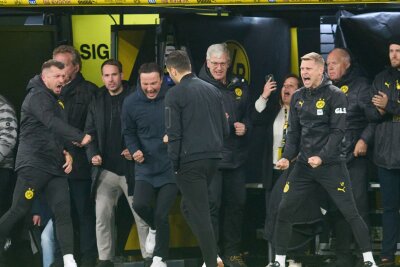 "Sieg für Nuri" - Wahre BVB-Bewährungsprobe folgt auswärts - Nach dem Schlusspfiff entlädt sich der Druck auf der Dortmunder Trainerbank.