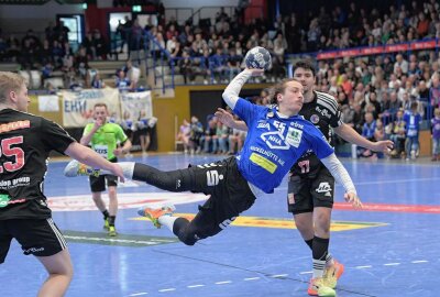 Sieg gegen HC Erlangen: EHV Aue bleibt ungeschlagen - Der EHV Aue hat sich im Spitzenspiel gegen den HC Erlangen II durchgesetzt - am Ball Mihkel Löpp. Foto: Ralf Wendland