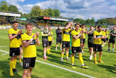 Siegprämie für die VFC-Fans: 1.000 Becher Freibier! - Der VFC Plauen ist Spitzenreiter in der Fußballoberliga. Vier Punkte fehlen noch zum Aufstieg. Foto: Karsten Repert