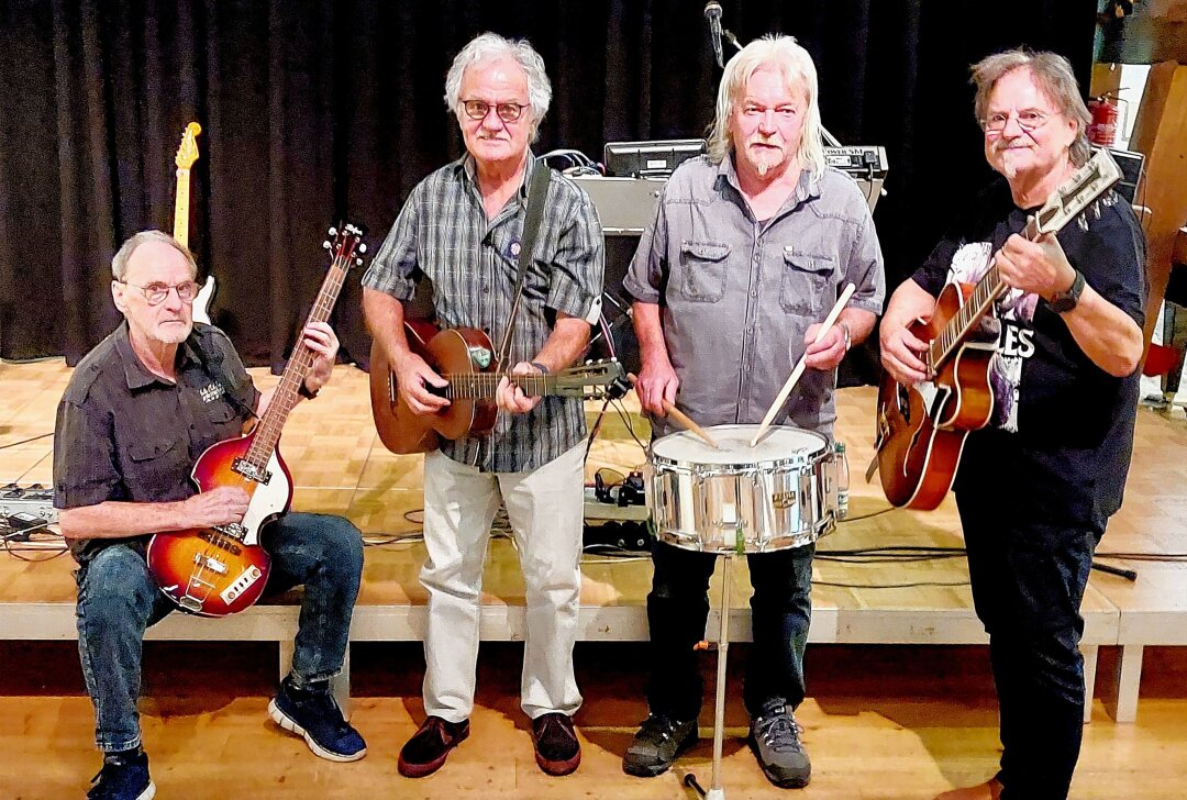 Skandalös: "Regenten" treten trotz Spielverbot in Plauen auf! - Im Bild von links: Harald Heidenreich (77 Jahre), Erhard Kostka (76), Achim Hartung (74) und Gert Heidenreich (76) sind "Die Regenten". Foto: Karsten Repert