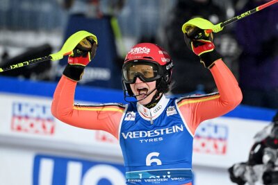 Slalom-Ass Straßer zum Start geschlagen - "Winter ist lang" - Skirennfahrerin Lena Dürr jubelt über Platz drei.