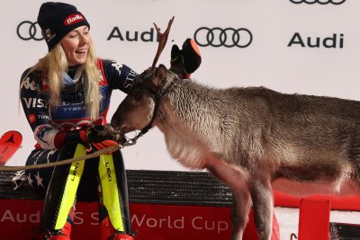 Slalom-Ass Straßer zum Start geschlagen - "Winter ist lang" - Als Siegerin bekommt Mikaela Shiffrin wieder die Patenschaft für ein Rentier.