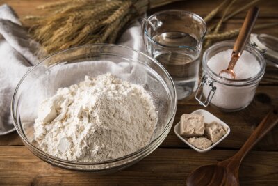 So backen Sie selbst leckeres Brot - Brot braucht eigentlich nicht viel, neben Wasser, Mehl und Salz ist Geduld eine der wichtigsten Zutaten für den Erfolg.