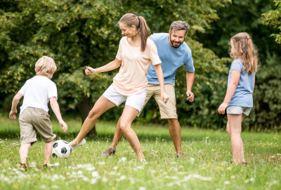 Studien konnten sogar nachweisen, dass Bewegung schlau macht: Kinder, die sich viel bewegen, können sich besser konzentrieren. 