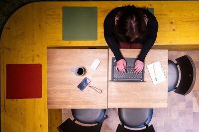 So kommen Sie an mehr Homeoffice-Tage - Von zu Hause aus zu arbeiten, bringt vielen Menschen Vorteile. Aber nicht alle Unternehmen spielen da mit. 