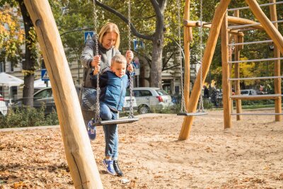 So legen Sie langfristig Geld für Ihre Kinder an - Finanzielle Unterstützung der Großeltern ist eine wertvolle Starthilfe ins Erwachsenenleben.