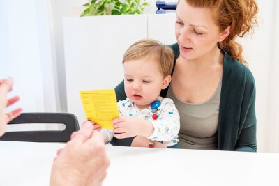 So schützen Sie Ihre Kleinen vor Kinderkrankheiten - Weniger Pikse: Kombinationsimpfstoffe reduzieren die Zahl der Injektionen.