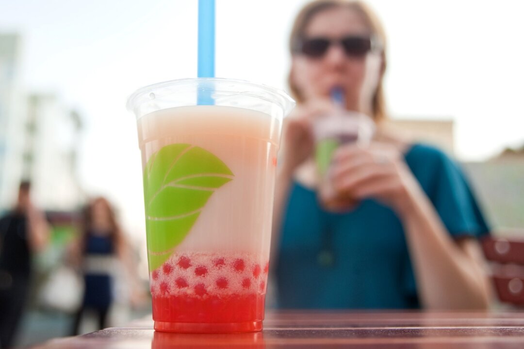 So viele Kalorien stecken in Bubble Tea - Trotz der Teebasis machen die zuckerhaltigen Zutaten Bubble Tea zu einer echten Kalorienbombe.