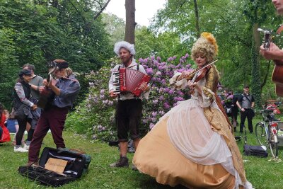 So war das WGT 2024: Jungfrauenversteigerung und einzigartige Menschen - Impressionen vom Wave-Gotik-Treffen 2024. Foto: Anika Weber 