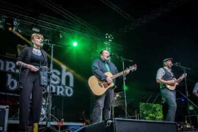 So war das WGT 2024: Jungfrauenversteigerung und einzigartige Menschen - Mr. Irish Bastard spielten am Samstag im Heidnischen Dorf auf dem WGT 2024. Foto: Anika Weber