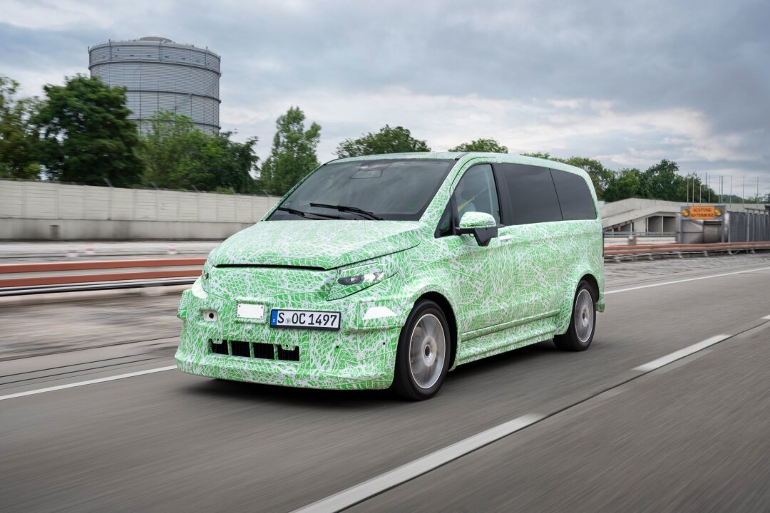 So werden die neuen E-Vans von Mercedes vorfahren - V-Klasse-Prototyp: Die neue Van-Generation bekommt ein neues Betriebssystem für mehr Assistent und ein moderneres Infotainment.