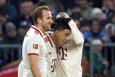 So wertvoll wie nie: Musiala soll FC Bayern prägen - Musiala (M) war in Hamburg einmal mehr der überragende Spieler.