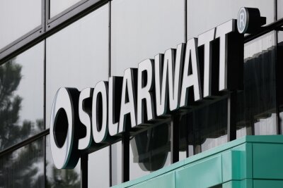 Solarwatt konzentriert sich auf Energie-Komplettlösungen - Von 850 Mitarbeitern, die Solarwatt 2023 weltweit beschäftigte, sollen 2025 nur noch 350 Mitarbeiter übrig bleiben.