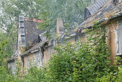 Solo-Grillparty endet in Polizei- und Feuerwehreinsatz - Die Feuerwehr Grimma wurde gegen 15 Uhr in das alte Kasernengelände hinter dem Finanzamt an der Lausicker Straße gerufen. Foto: Sören Müller