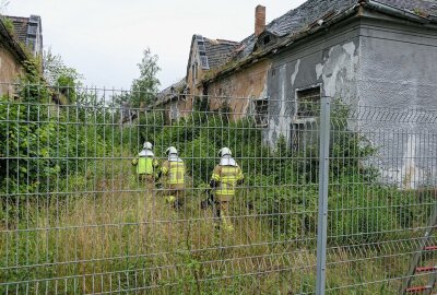 Solo-Grillparty endet in Polizei- und Feuerwehreinsatz - Ein junger Mann hatte sich dort, vermutlich aufgrund des einsetzenden Regens, im Trockenen einen Grill gebaut, der schließlich auch zur Rauchentwicklung führte. Foto: Sören Müller