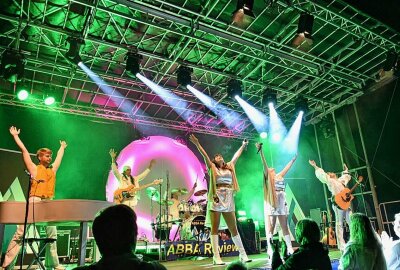 Sommer Open Air in Lichtenwalde: "The Abba Show mit den 4 Swedes" tritt am Samstag auf - Am 27. Juli findet in Lichtenwalde "The ABBA Show mit den 4 Swedes" statt. Foto: Paulis - Das Veranstaltungsbüro