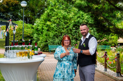 Sommerfest im DRK Pflegeheim "Am Taurastein" mit Playbackshow des Pflegepersonals als Höhepunkt - Sommerfest im DRK Pflegeheim Am Taurastein: Ein unvergesslicher Tag für Bewohner und Gäste