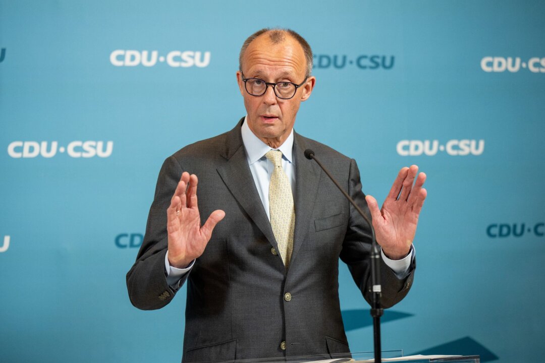 Sondersitzung der Unionsfraktion am Donnerstagmorgen - Geht Unions-Kanzlerkandidat Merz auf das Angebot von Kanzler Scholz zur Zusammenarbeit in drängenden Fragen ein? Merz will mit den Abgeordneten von CDU und CSU über das weitere Vorgehen beraten.