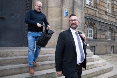 Sondierung in Sachsen mit Thema Frieden fortgesetzt - SPD-Chef Hennig Homann und Wirtschaftsminister Martin Dulig äußerten sich nach der Sondierung nicht.