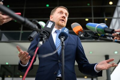 Sondierungsgespräche beginnen - Kretschmer: Ausgang offen - Ob die Gespräche zu einer Regierung führen, sei nicht klar, sagte Kretschmer.