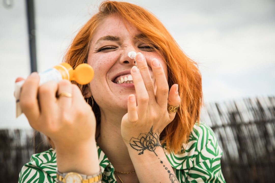 Sonnencreme und Umweltbelastung: Auf den Filter kommt es an - Sonnencreme ist längst nicht gleich Sonnencreme: Es gibt verschiedene UV-Filter - mit unterschiedlichen Auswirkungen auf die Umwelt.