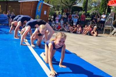 Sonnenlandpark Lichtenau feiert 18. Geburtstag bei strahlendem Sommerwetter - Besondere Begeisterung rief die Show der Turnerinnen und Turner des SV Wacker 22 Auerswalde e.V. hervor.