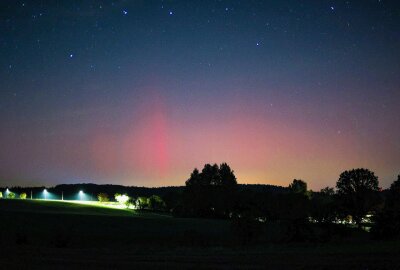 Sonnenstürme zaubern magisches Lichtspiel über Mittel- und Westsachsen - In der Nacht zu Montag konnte man in Striegistal leichte Polarlichter am Himmel sehen. Foto: EHL Media/ Tim Meyer