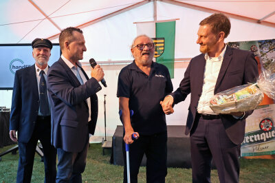 Soziales Engagement im Fokus bei Veranstaltung in Plauen - Viel Beifall von den Gästen  gab es auch für  Wolfgang Jäckel von der Plauener Marinekameradschaft. Foto: Thomas Voigt