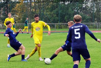 Später Ausgleich lässt Marienberg jubeln - Das viel umjubelte Tor am Ende erzielte Danny Gottschalk. Foto: Andreas Bauer