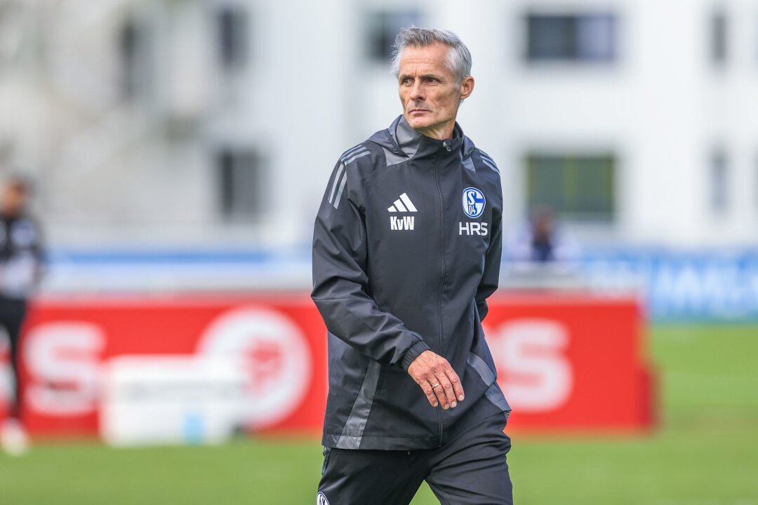 Spätes 2:2 bei Debüt des neuen Schalke-Trainers - Schalke spielte beim Debüt von Kees van Wonderen unentschieden.